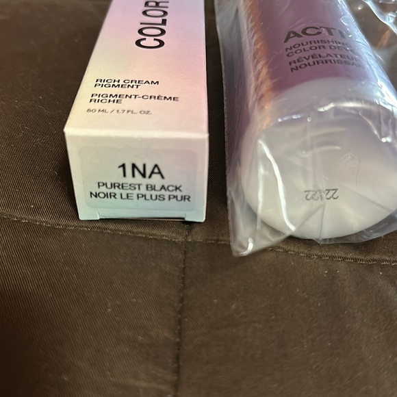 IGK Volcanic 1NA Purest Black Permanent Hair Color Extra Color Tube - Picture 3 of 7